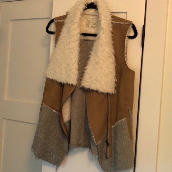 Anthropologie Other - Adorable Anthropologie vest!